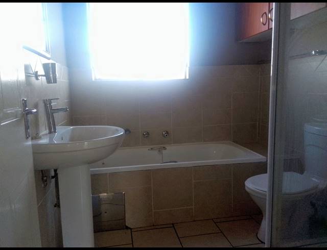 2 BEDROOM TOWNHOUSE FOR SALE IN GROBLERPARK